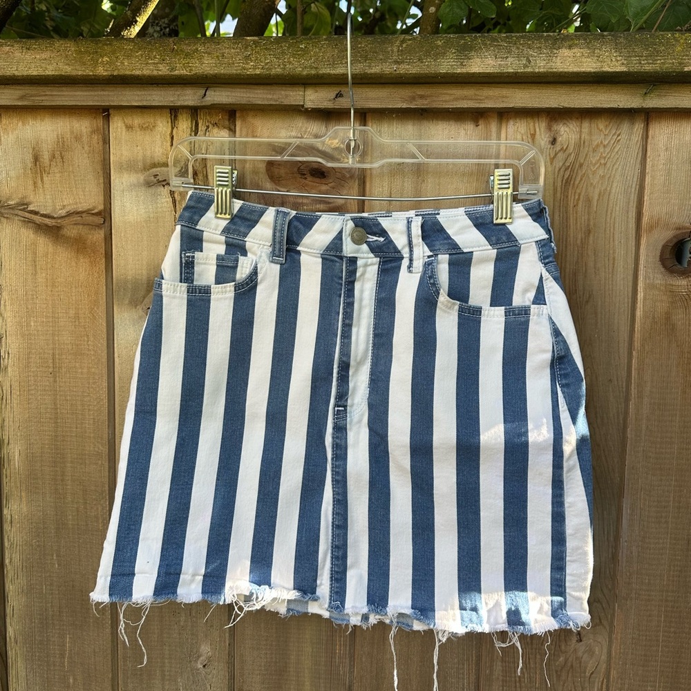 Hollister Ultra High-Rise Denim Skirt – Size 5